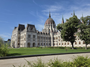 Renovated 2-Room Apartment on Exclusive Falk Miksa Street